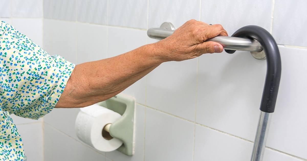 Elder Care: 4 Ways Seniors Can Use Non-Slip Mats To Prevent Falls